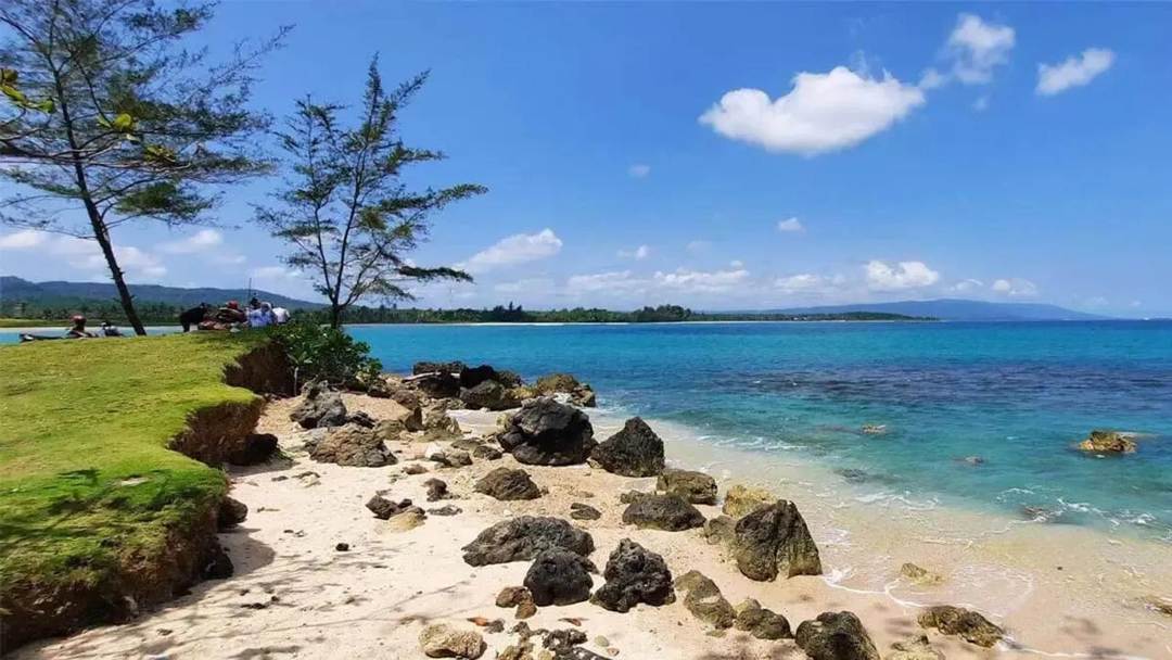 Pantai Bugel: Tempat Camping dan Rekreasi Alam di Banten