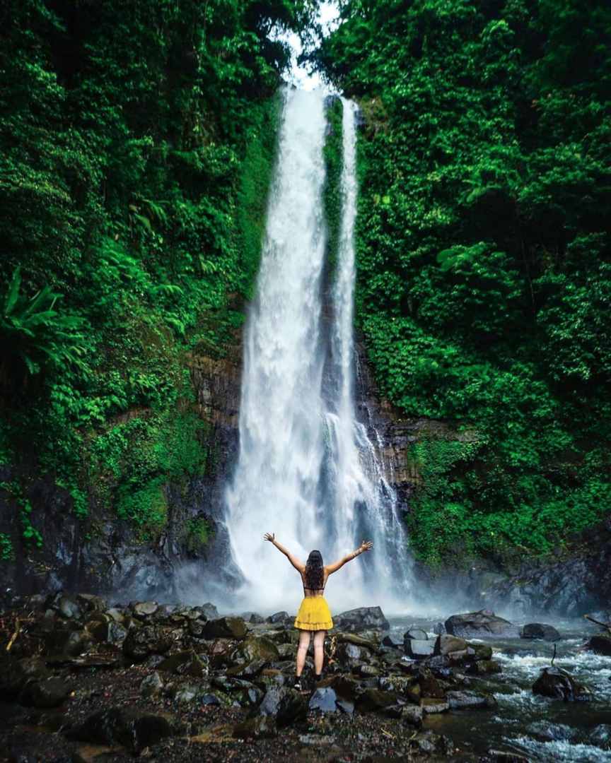 Gitgit Waterfall / @_annabelclaire_
