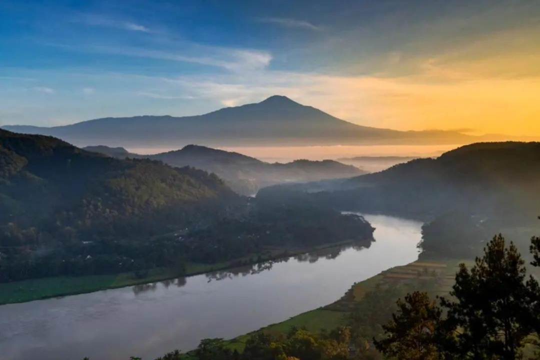 Bukit Watu Meja: Wisata Alam dengan Pemandangan Serayu