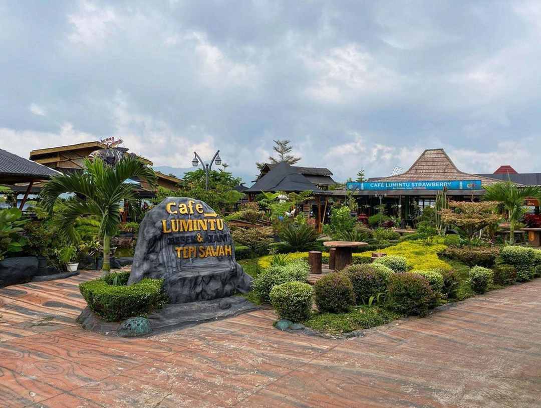 Cafe Sawah Pujonkidul / @gura_moto