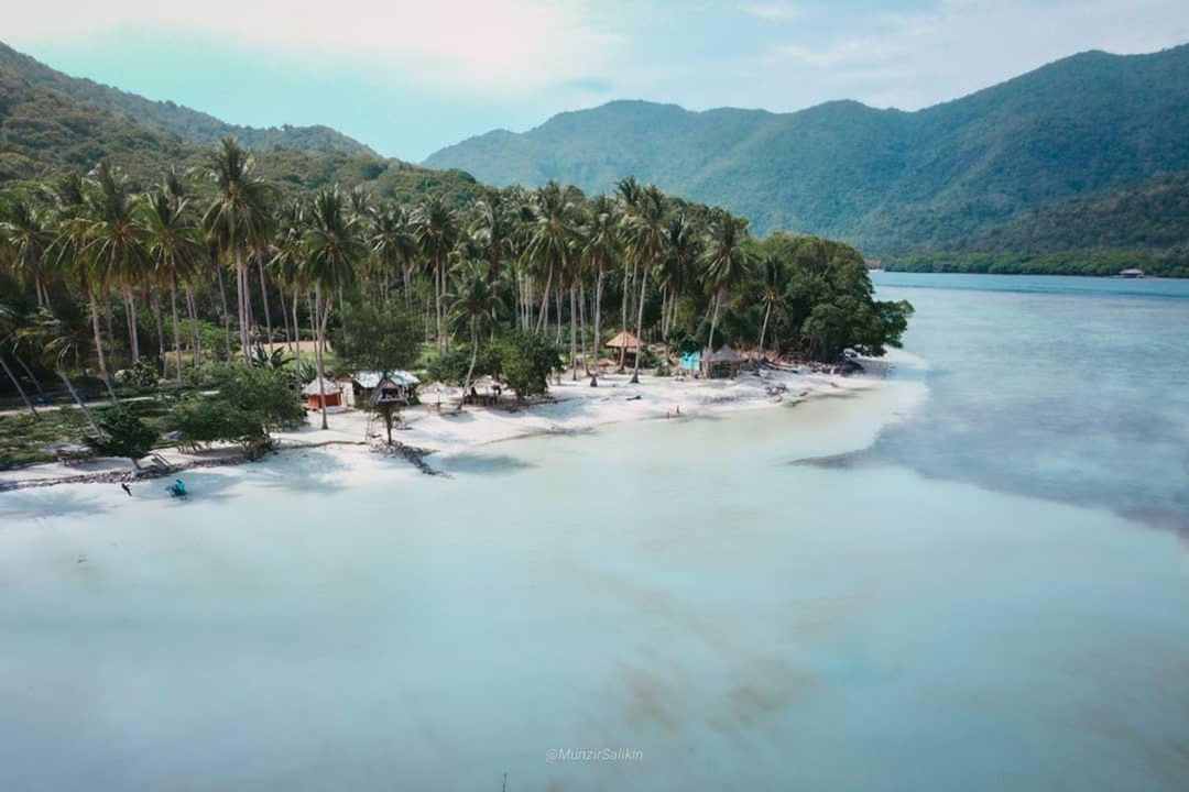 Pantai Bobby / @munzirsalikin