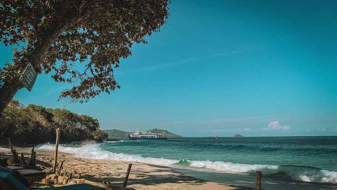 Pantai Bias Tugel / @daaiieeoo