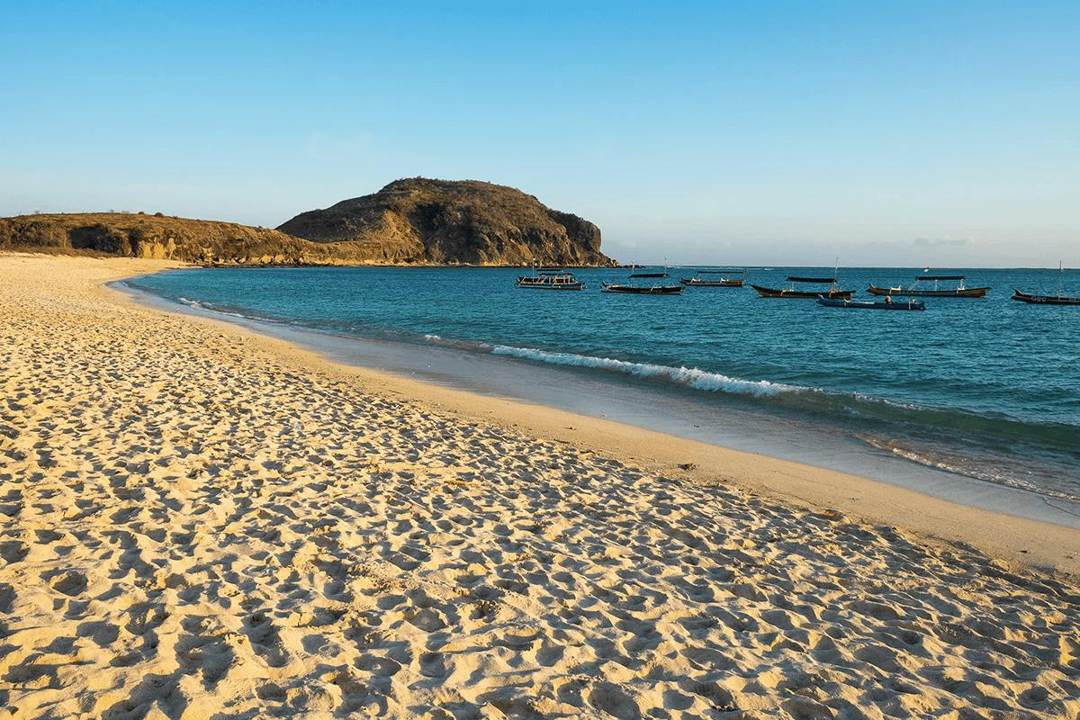 Pantai Tanjung Aan: Wisata Pasir Merica di Lombok Tengah