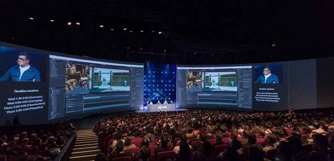 500 square meters screen in the hall of the Amsterdam Theater / theateramsterdam.nl