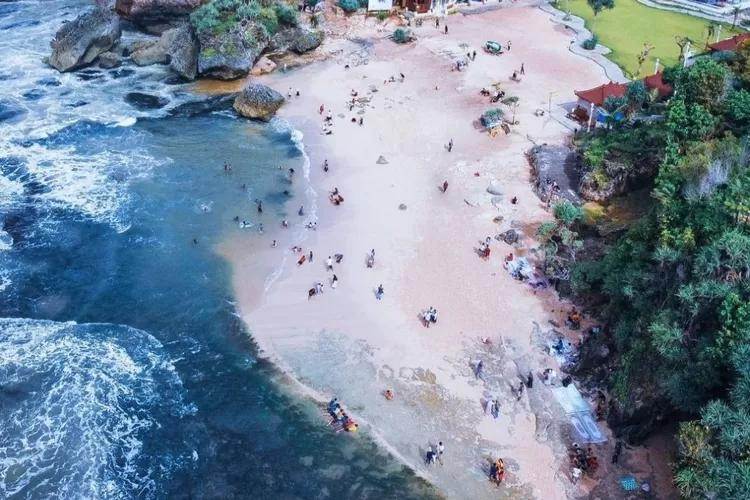 Pantai Mesra: Wisata Instagramable di Gunung Kidul
