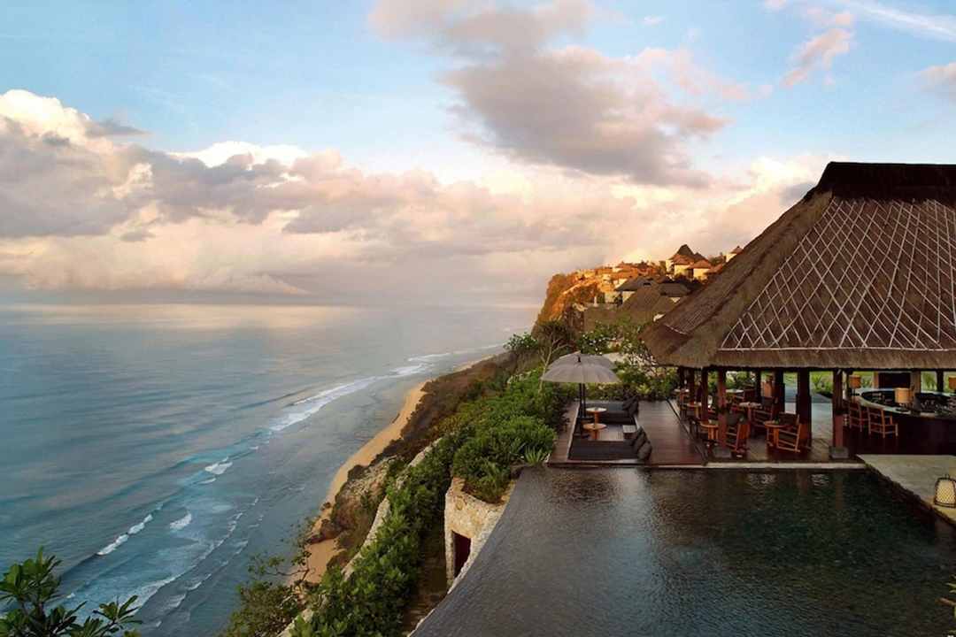 Infinity pool overlooking the ocean at Bulgari Bali hotel