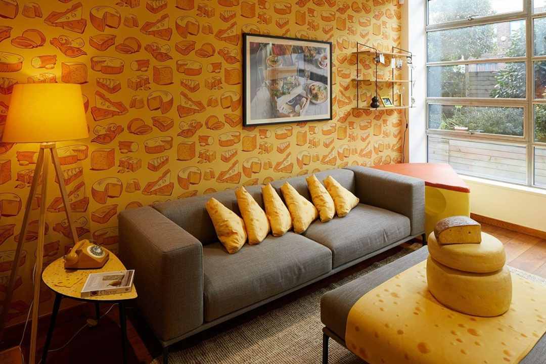 Ruang duduk di hotel keju The Cheese Suite, London
