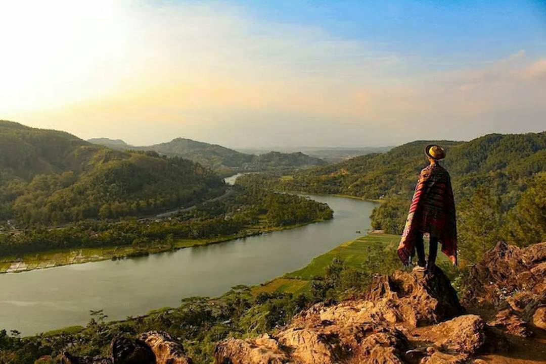 Daya Tarik Utama Bukit Watu Meja