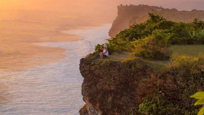 Daya Tarik Utama Karang Boma Cliff