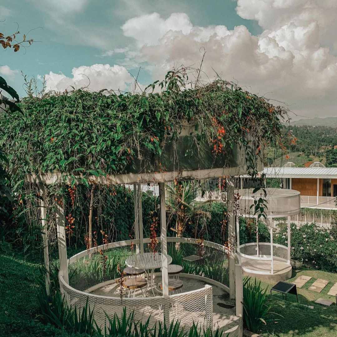 Outdoor Area / cekrekel