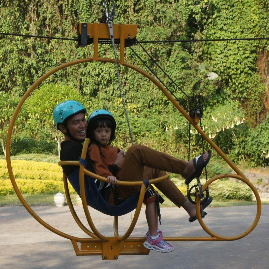 Hanging Bike di Taman Kemesraan Malang