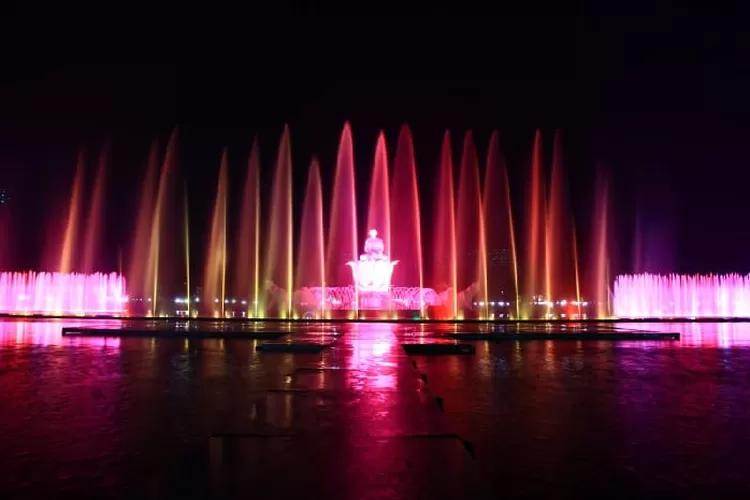 Attractions of Sri Baduga Fountain Park