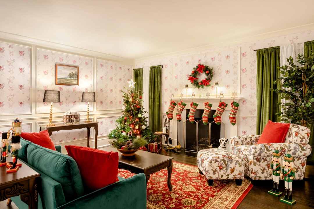 Ruang tamu di Home Alone Airbnb / Sumber: Airbnb