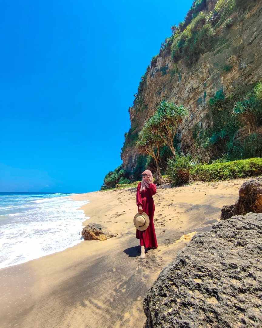 Pantai Watunene / @anjani_deasy