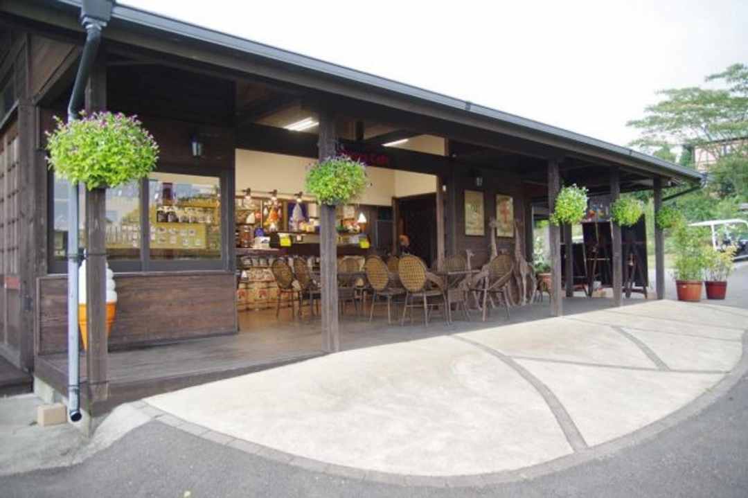 Restoran di area taman / matcha-jp