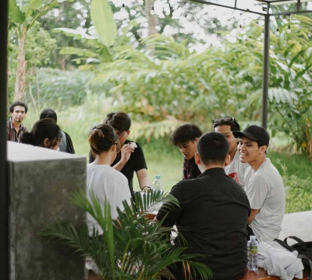 Outdoor Area / @cxmmandthesun