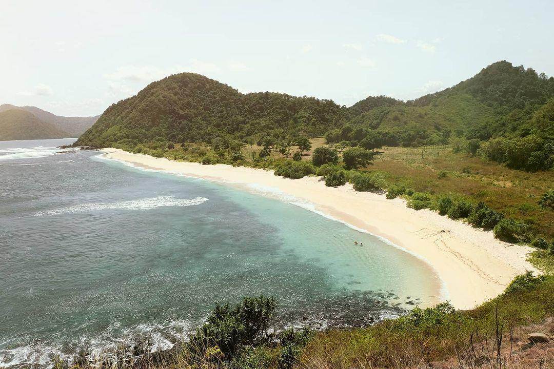 Mawi Beach Lombok: Ticket Price, Attractions, Opening Hours ( baimrahmat_ Instagram)