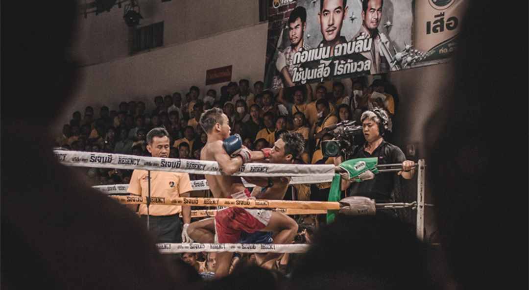 Pertanding Muay Thai