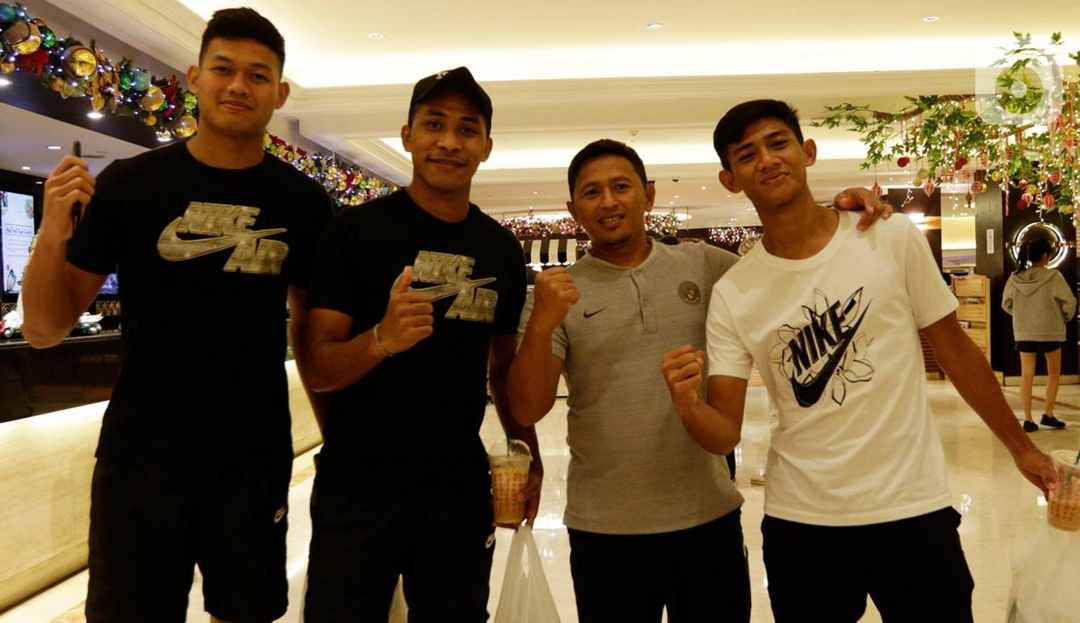 Para pemain timnas Indonesia U-22 berpose di Hotel Jen Manila by Shangri-La, Filipina.