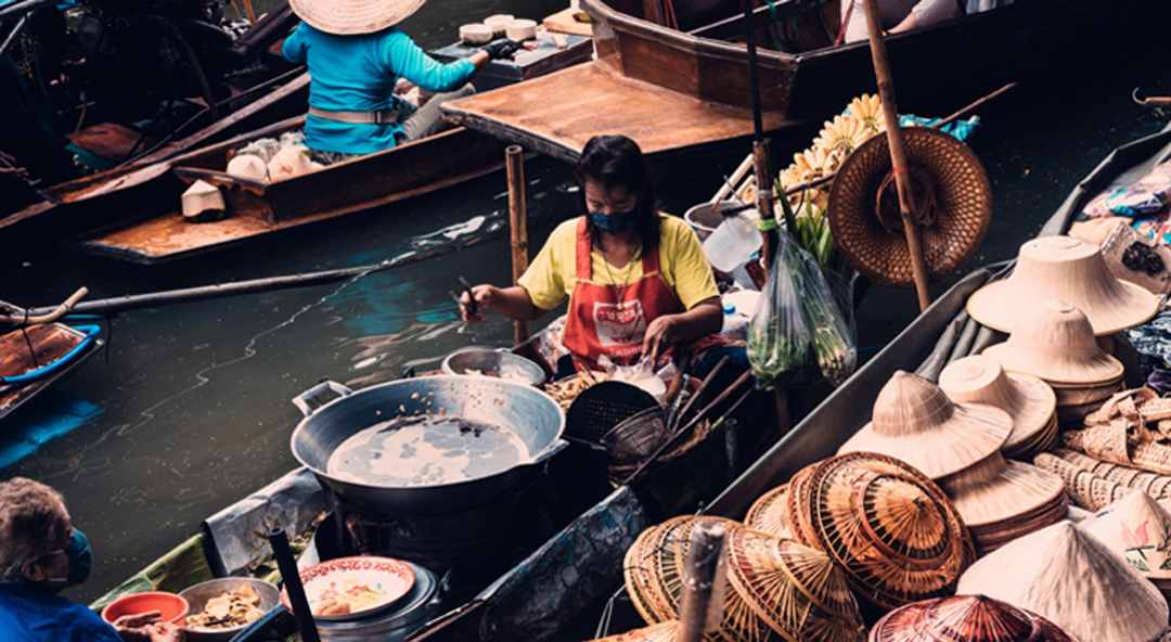 Pasar Terapung (Floating Market) di Thailand