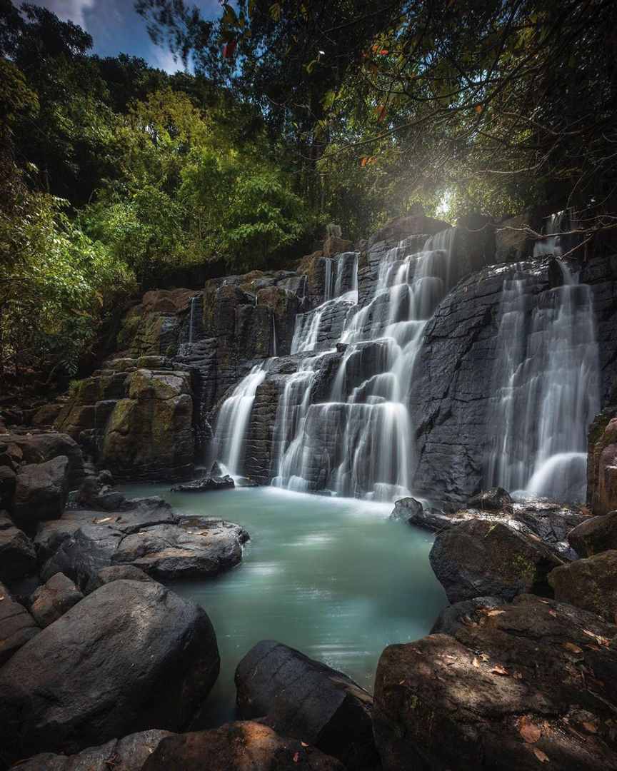 Air Terjun Batu Manrusu / @rickykukeko