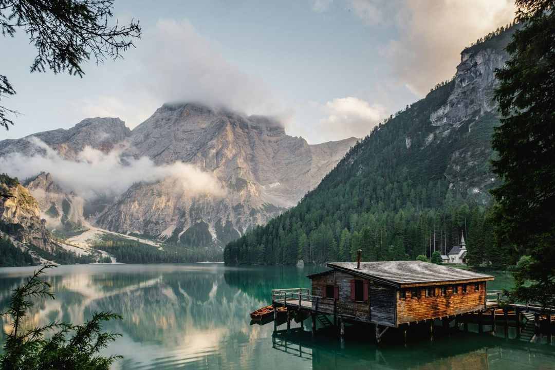Sumber: Luca Bravo via Unsplash